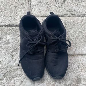 Womens Roche Runs Black